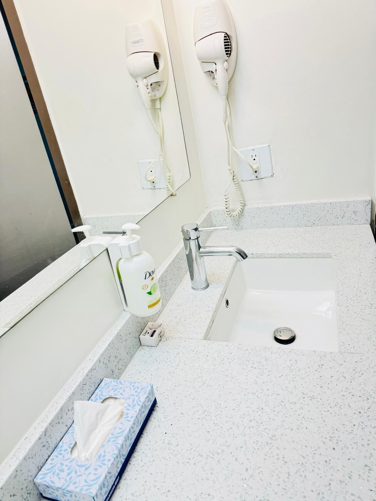 Rainfall showerhead, towels