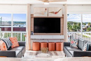Smart TV, video games, table tennis - Beach Access, Poolside Fun, & Game Room for Groups (St. Augustine)