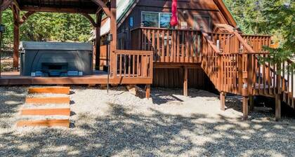 Hot Tub in Beautiful Gazebo, Large Covered Outdoor Dining Area, Playground!