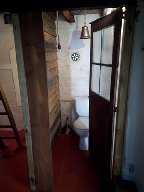 Toallas, jabón, papel de baño 