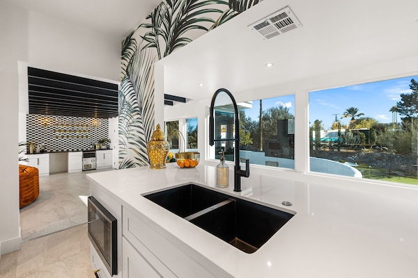 House | Private kitchen | Full-size fridge, microwave, oven, stovetop