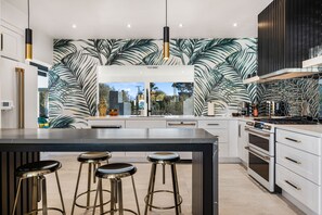 House | Private kitchen | Full-size fridge, microwave, oven, stovetop - Escape Island  (Palm Springs)