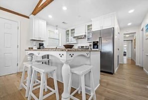 Fridge, microwave, oven, stovetop - The Rune - Waterfront Home
private beach & boat slip, 3300sq ft, large yard (Orange Beach)