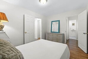 5 bedrooms, iron/ironing board, free WiFi, bed sheets