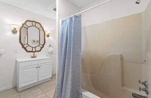 Handtücher, Seife, Shampoo, Toilettenpapier