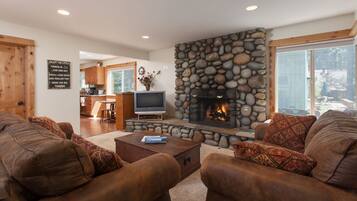 Télévision, cheminée