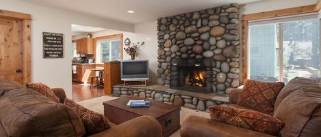 Télévision, cheminée