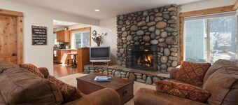 Updated Kings Beach Cabin - Walk to Beach, Hot Tub