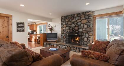 Updated Kings Beach Cabin - Walk to Beach, Hot Tub