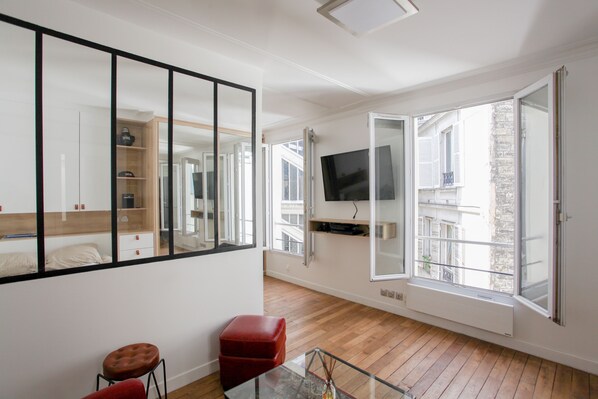 1 bedroom, bed sheets - Chambre en Plein de Paris (Paris)