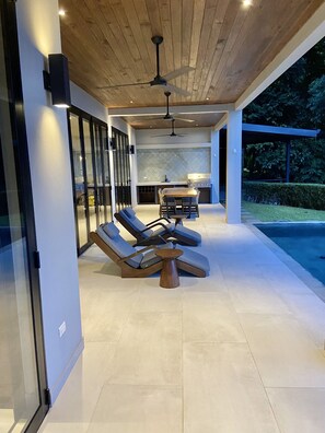 Outdoor dining - Outstanding High End Luxury, Most Convenient Location and World Class Ocean View (Uvita)