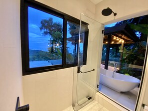 Shower, hair dryer, bidet, towels - Outstanding High End Luxury, Most Convenient Location and World Class Ocean View (Uvita)