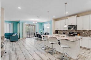 Fridge, microwave, oven, stovetop - Water Park Access, Theater, 10 Mins to Disney, Ping Pong Table, Wifi: Sunshine Villa (Davenport)