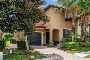 Exterior - Water Park Access, Theater, 10 Mins to Disney, Ping Pong Table, Wifi: Sunshine Villa (Davenport)