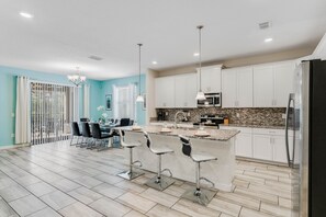 Fridge, microwave, oven, stovetop - Water Park Access, Theater, 10 Mins to Disney, Ping Pong Table, Wifi: Sunshine Villa (Davenport)