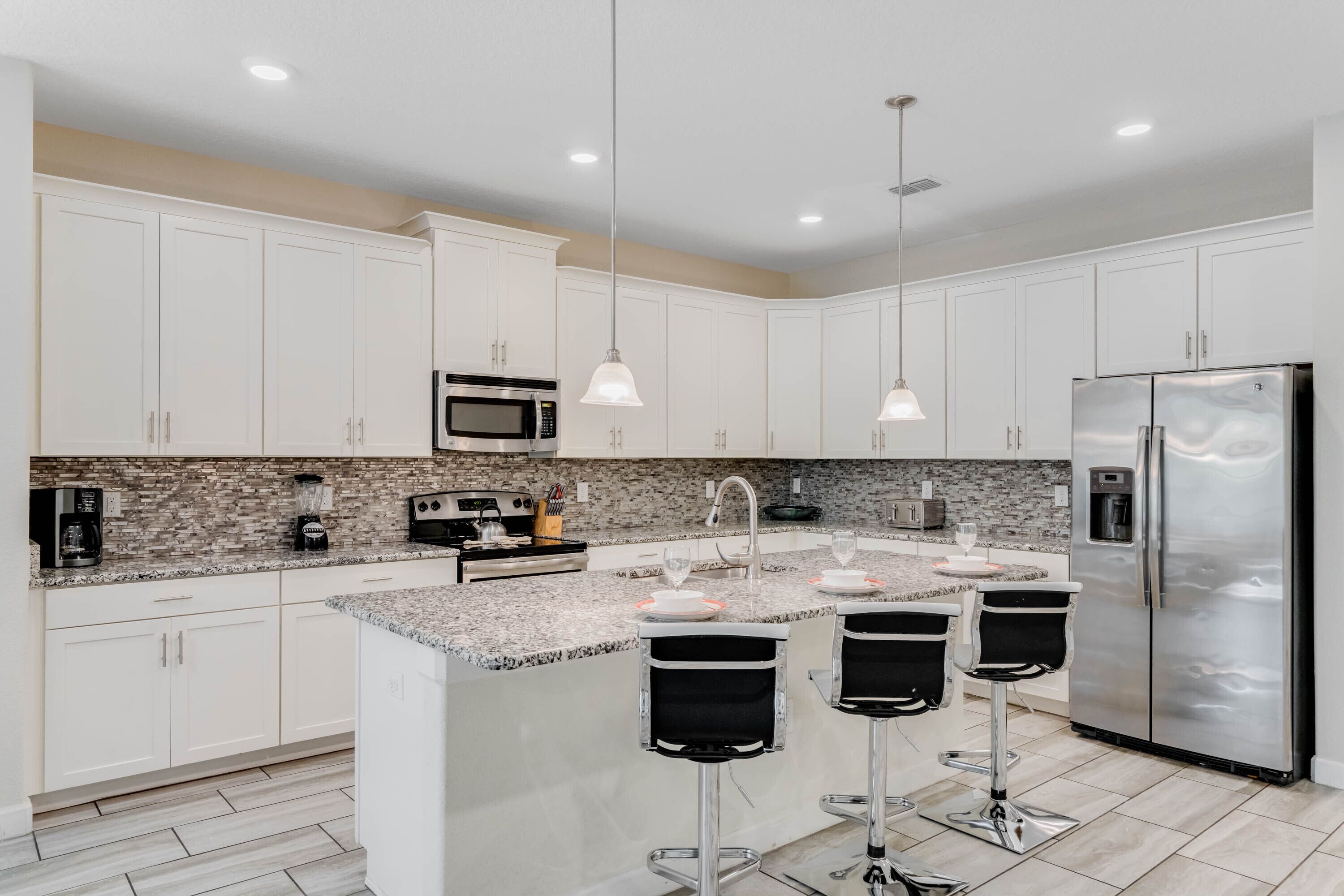 雪櫃、微波爐、焗爐、爐具