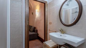 Dusche, Haartrockner, Bidet