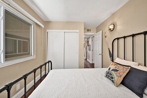 3 soverom, strykejern/-brett, wi-fi og sengetøy