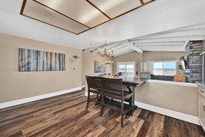 Dining - Stunning Oceanfront Retreat in Newport Beach (Newport Beach)