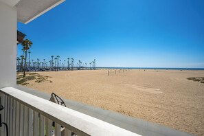 On the beach - Stunning Oceanfront Retreat in Newport Beach (Newport Beach)