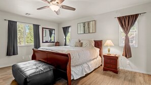 3 bedrooms, desk, iron/ironing board, free WiFi