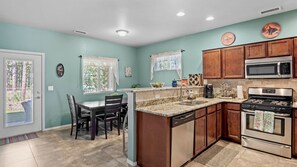 Fridge, microwave, oven, stovetop - Family Comfort • Gas Fires + Grill • Playground • Full A/C + Heat (Flagstaff)