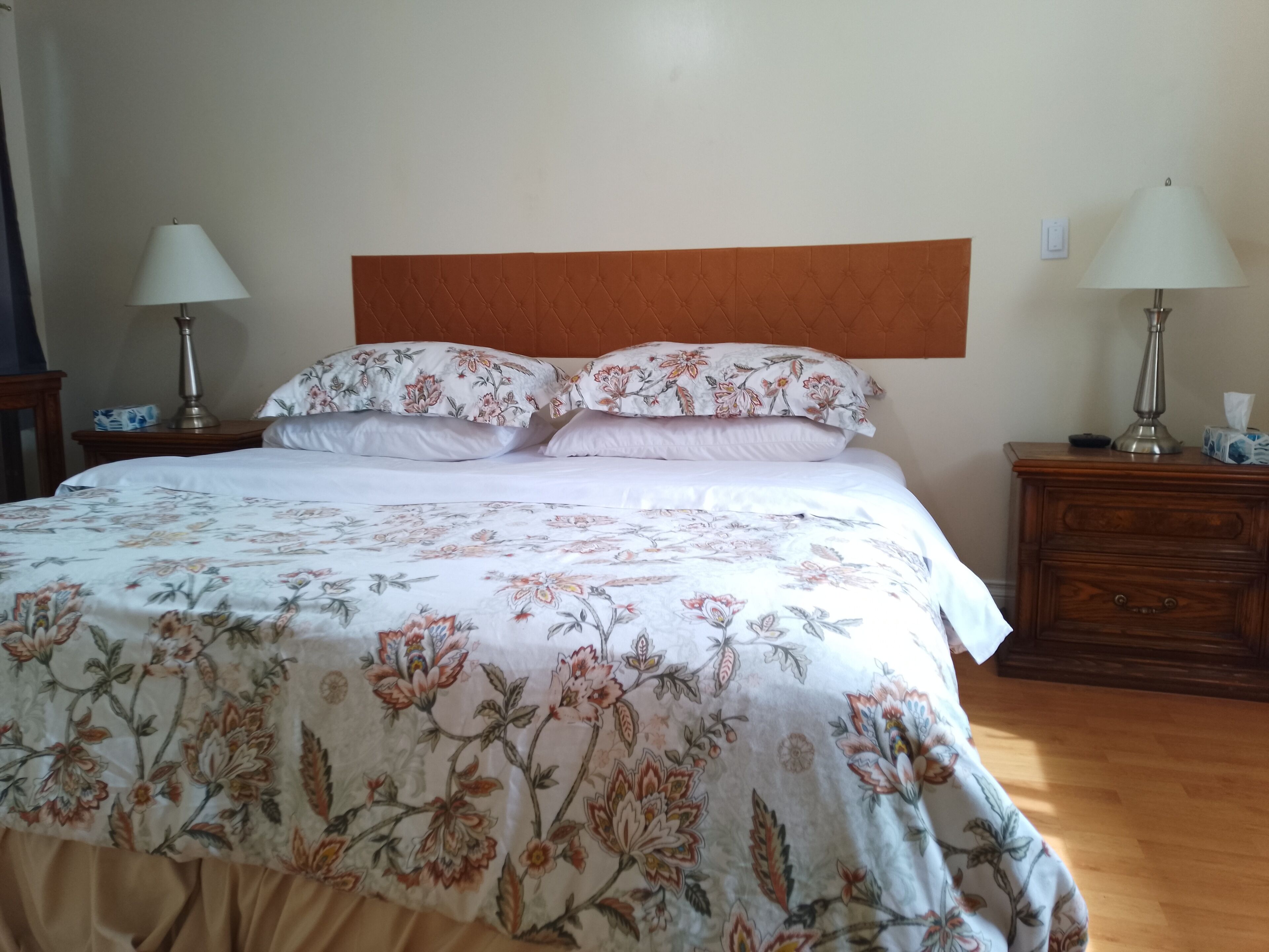 1 soverom, safe på rommet, skrivebord og strykejern/-brett