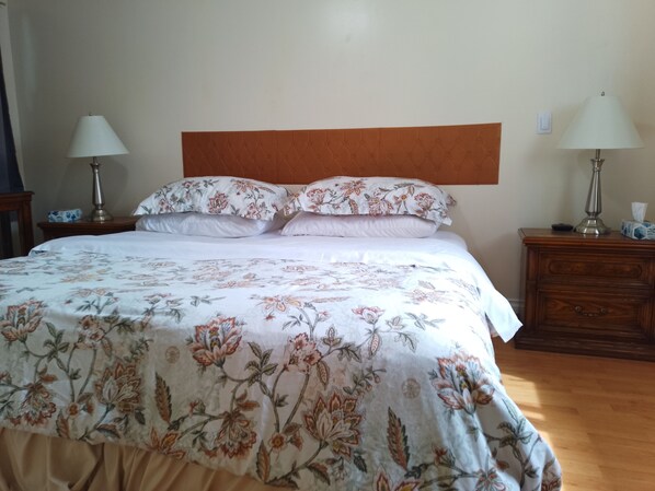 1 habitación, caja de seguridad en la habitación y escritorio