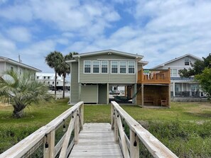 Property grounds - Cottage on the Marsh - Walk to Beach in Garden City, SC (Garden City Beach)