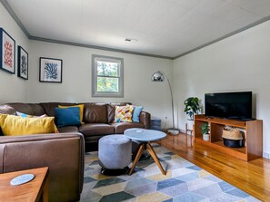 Smart TV y chimenea 