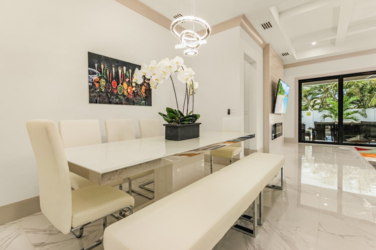 Photo 14 of Naples Vibes! Close to the 🏖️! Heated Pool&Spa, Lanai, Grill! Two Kings! Arcade!