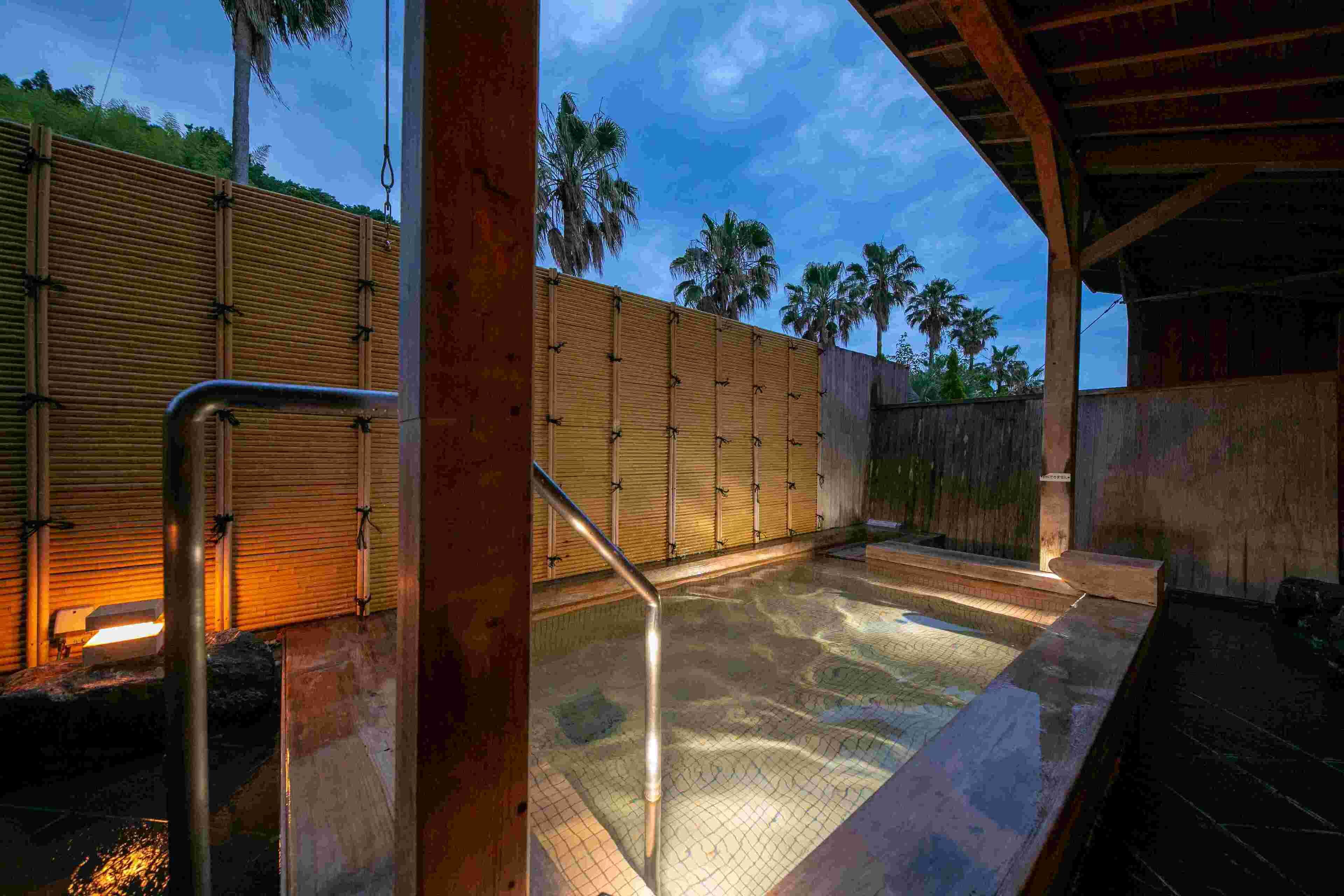 Hot tub dan mata air panas/mineral