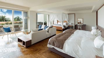 Executive-Dreibettzimmer, Whirlpool, Meerblick (Non Smoking) | Minibar (mit einigen kostenlosen Artikeln), Schreibtisch