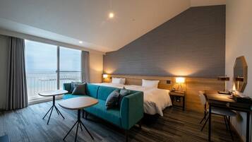 Camera con 2 letti singoli, 2 letti matrimoniali, non fumatori, vista oceano (Hollywood) | Minibar (con alcuni snack e alcune bevande gratis), una scrivania