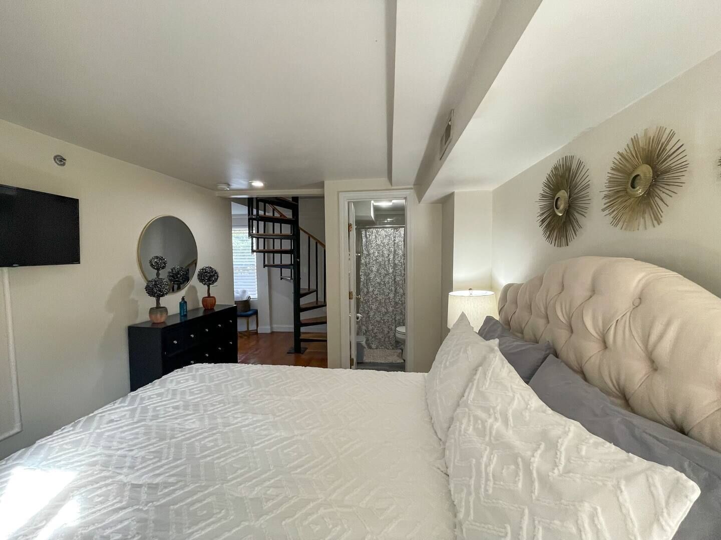 2 Schlafzimmer, Schreibtisch, Bügeleisen/Bügelbrett, Reisekinderbett