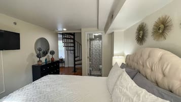 2 bedrooms, desk, iron/ironing board, travel cot