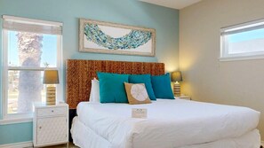 4 bedrooms, free WiFi, bed sheets - Private Heated Pool, Pet Friendly, Golf Cart Included (Port Aransas)