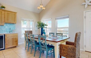 Dining - Private Heated Pool, Pet Friendly, Golf Cart Included (Port Aransas)