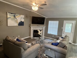 Smart-tv och eldstad