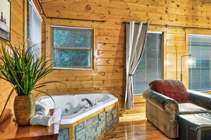 Interior - Rustic log Cabin, minutes to Dollywood. Hot Tub & Arcade (Sevierville)