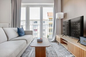 TV, stereo - Charming Charlottenburg Studio, nr Kurfürstendamm, by Blueground (Berlin)