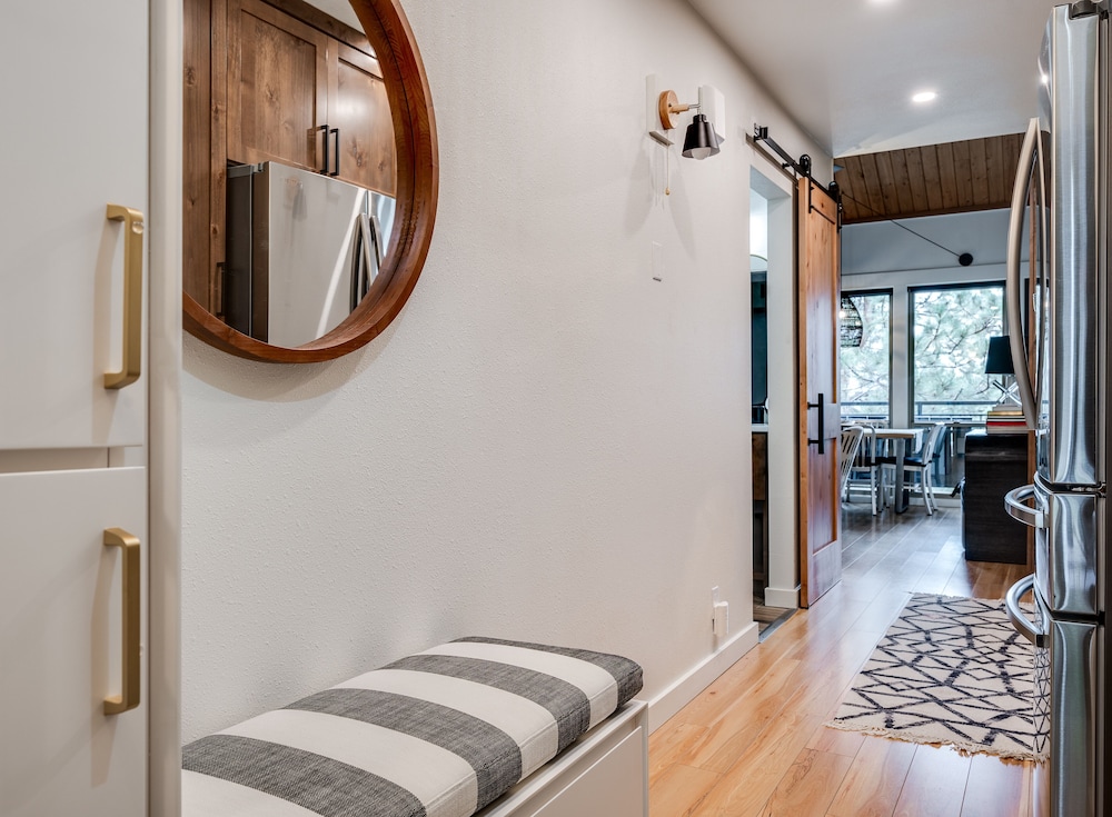 Newly Remodeled Luxury Condo at Seventh Mountain Resort Close to Mt