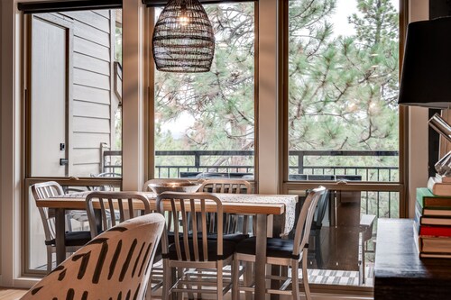 Newly Remodeled Luxury Condo at Seventh Mountain Resort Close to Mt Bachelor