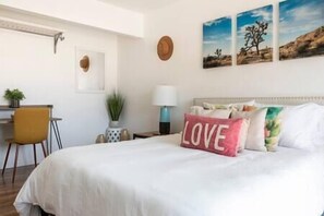 1 bedroom, WiFi, bed sheets - Starisimo: Cowboy Tub & Hot Tub (Joshua Tree)