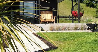 Hilltop retreat overlooking the Old Forgotten Highway in adventure playground