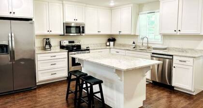 Guadalupe Home, Minutes to I-65