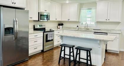 Guadalupe Home, Minutes to I-65