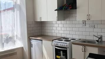 Fridge, oven, stovetop