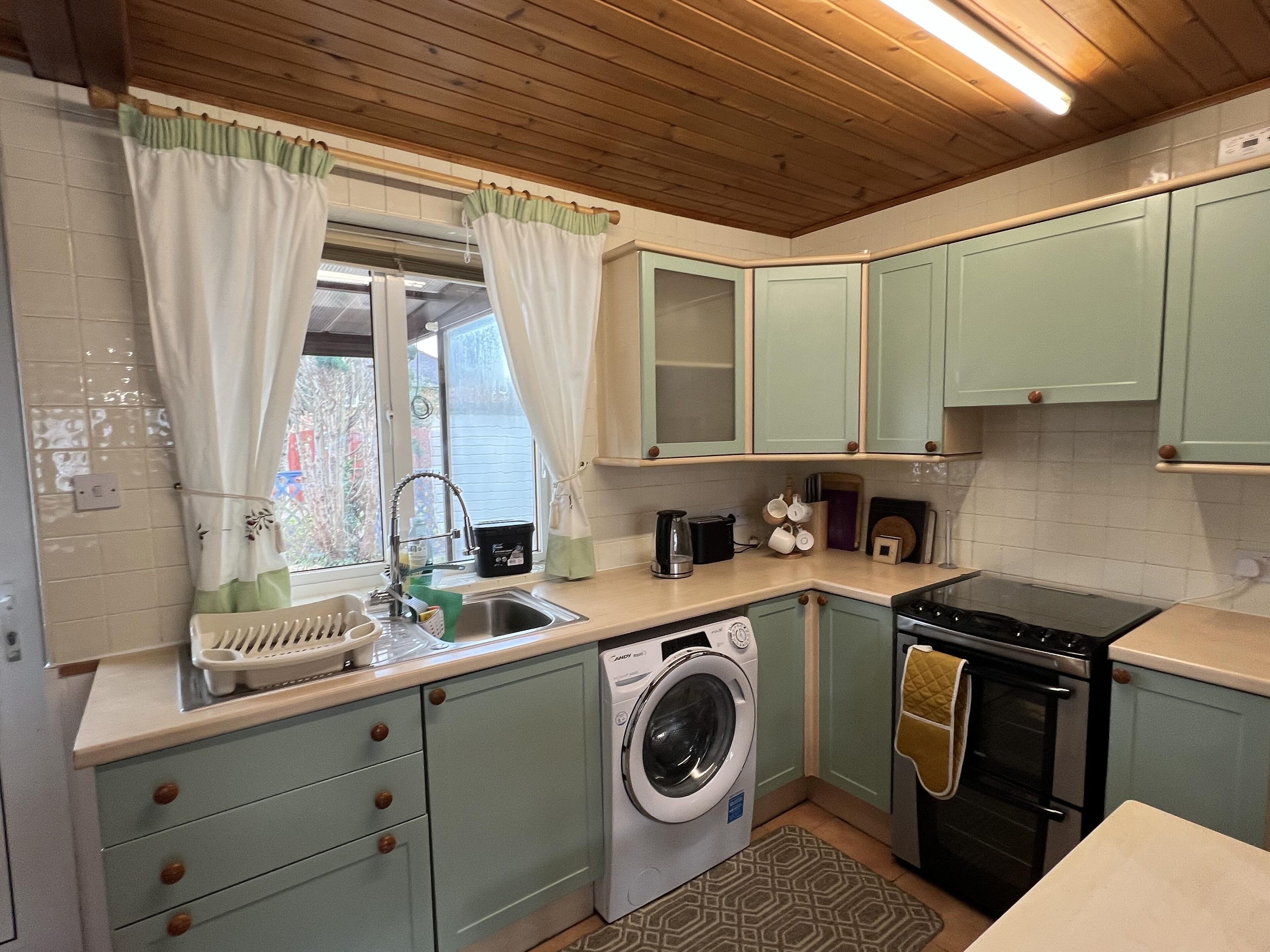 雪櫃、微波爐、焗爐、爐具