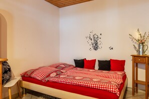 1 bedroom, free WiFi, bed sheets - Studio Apartment 'Schwarzwald Nescht Triberg' with Mountain View, Shared Terrace and Wi-Fi (Triberg)